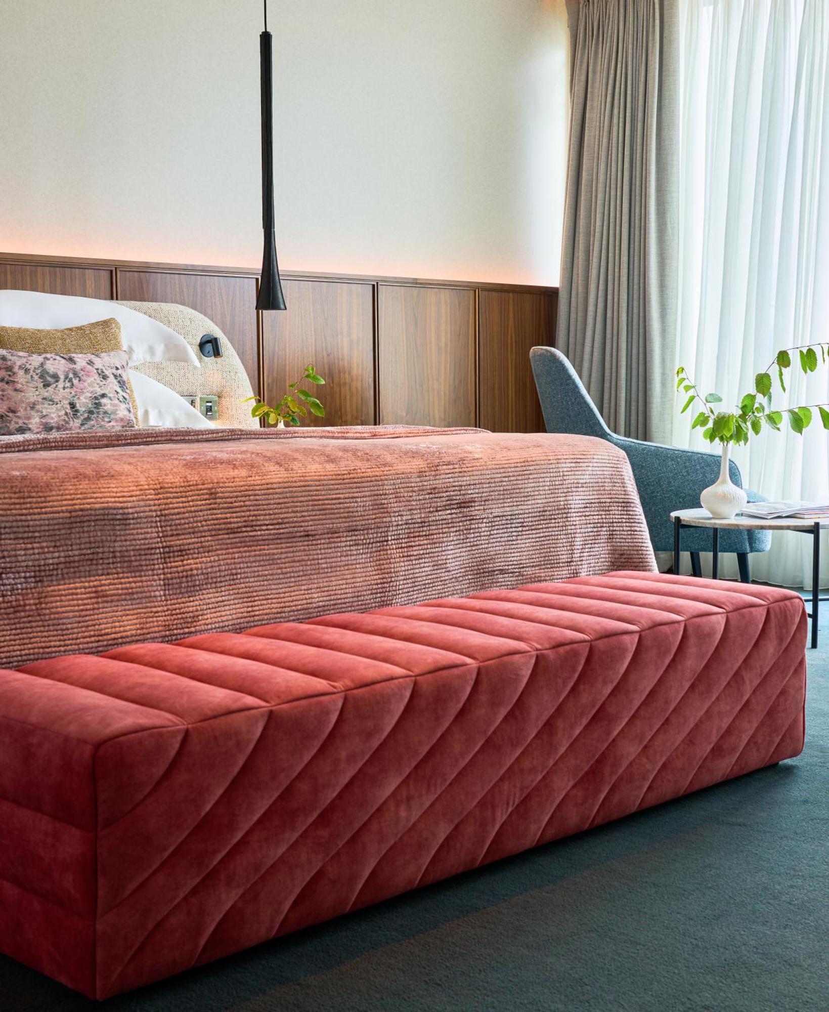 Aghadoe Heights Hotel & Spa Cill Airne Esterno foto A bench in a bedroom